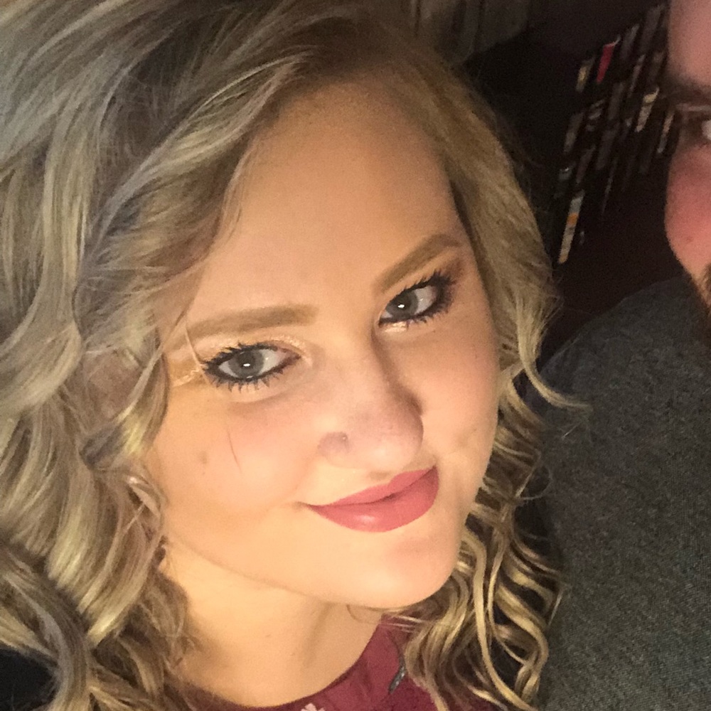 Meet your Posher, Eelizabeth